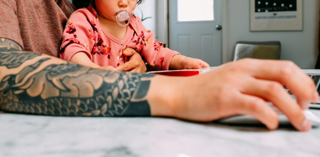 travailler avec un enfant et essayer de préparer les concours